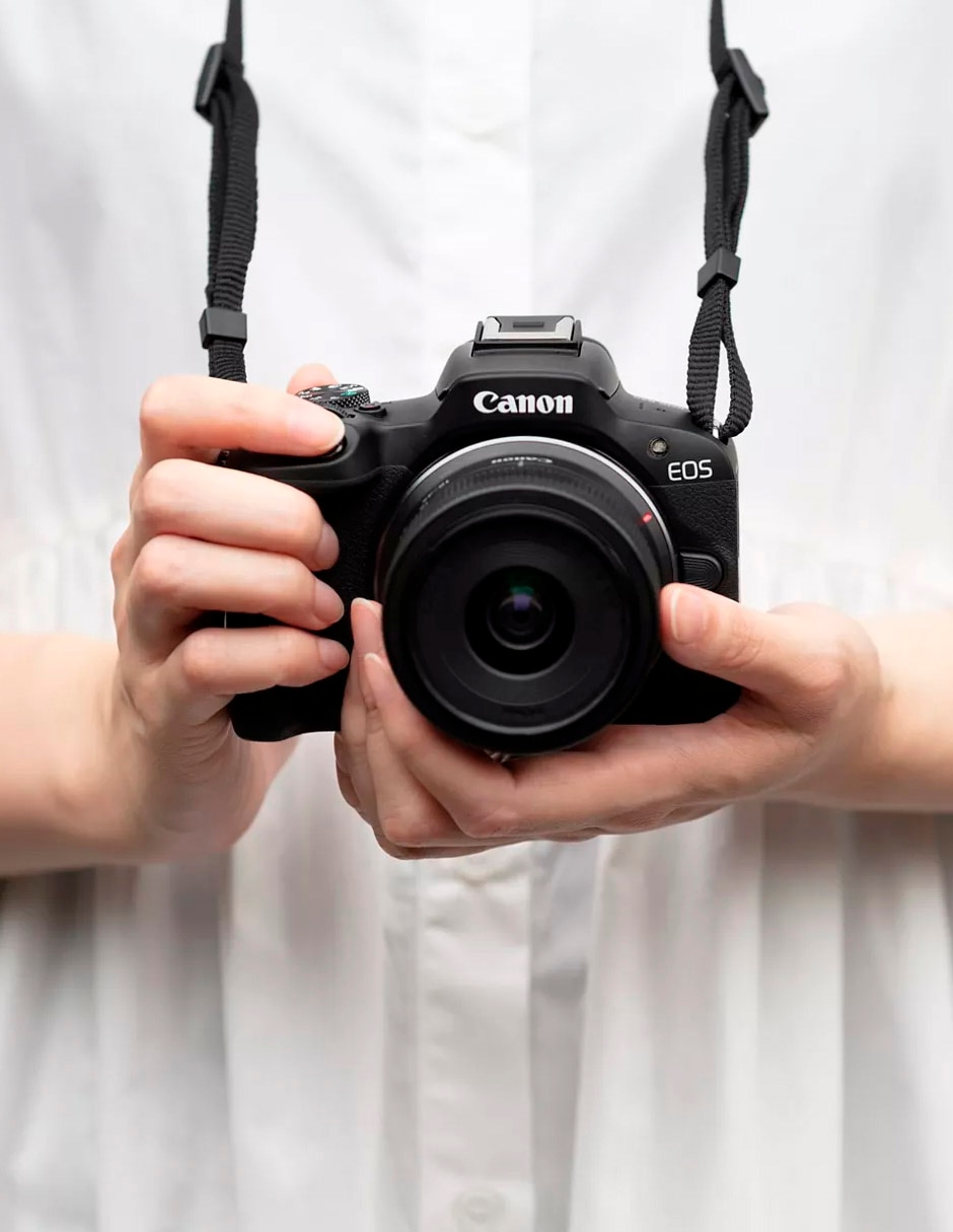 Kit cámara sin espejo y accesorios eos r100 con lente 18 a 45 mm f / 4.5 5